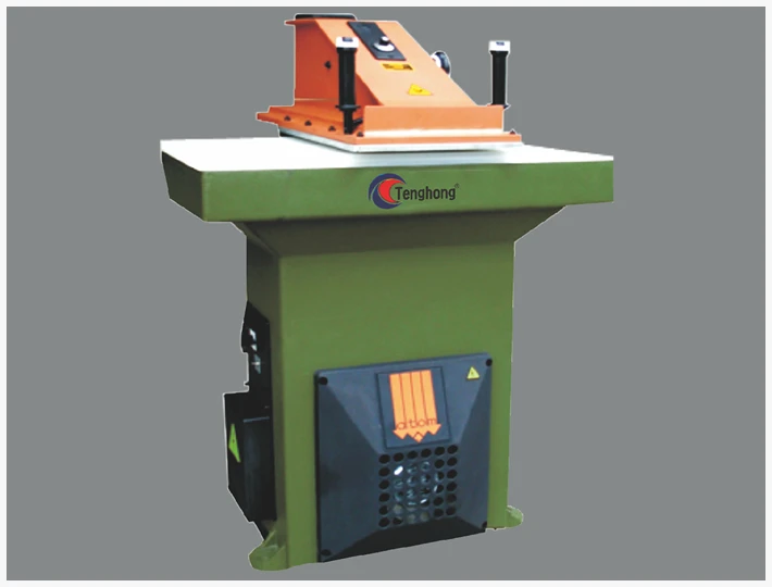 hydraulic swing arm cutting machine for shoe upper panels